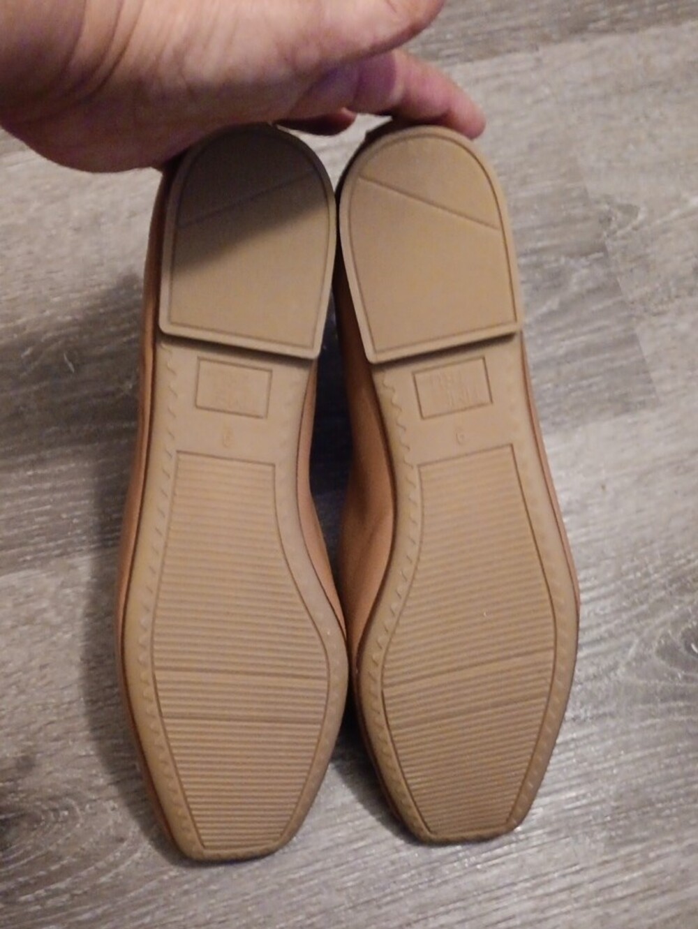 Time and Tru Preloved Women's Square-Toe Ballet Flats in Tan - Picture 3 of 8